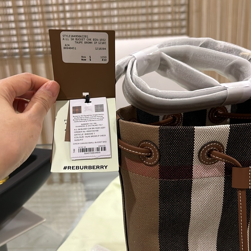 🔥🔥🔥Authentic Burberry Check Bucket - Picture 10 of 12